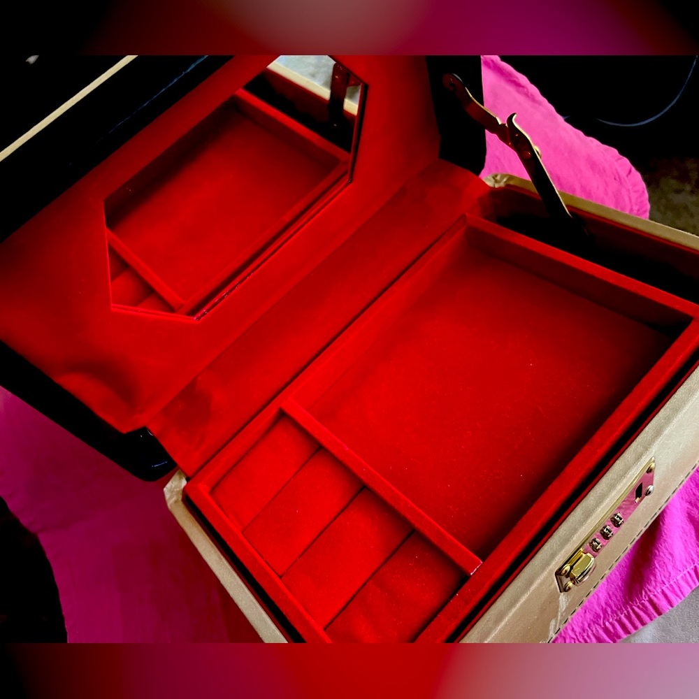 Jewelry Box - Picture 1 of 14